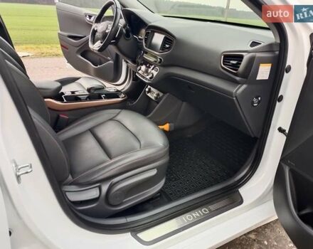 Белый Хендай Ioniq, объемом двигателя 0 л и пробегом 102 тыс. км за 12650 $, фото 20 на Automoto.ua