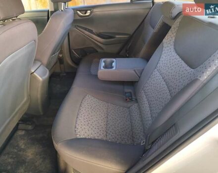 Білий Хендай Ioniq, об'ємом двигуна 1.58 л та пробігом 208 тис. км за 15100 $, фото 19 на Automoto.ua
