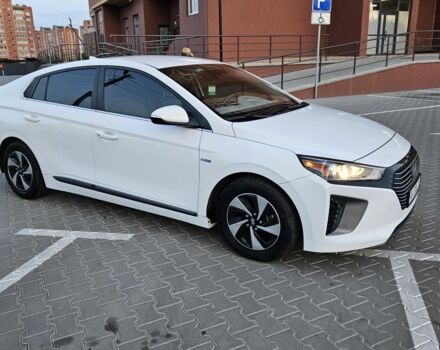 Белый Хендай Ioniq, объемом двигателя 1.6 л и пробегом 105 тыс. км за 14500 $, фото 3 на Automoto.ua