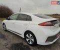 Белый Хендай Ioniq, объемом двигателя 0 л и пробегом 118 тыс. км за 11850 $, фото 3 на Automoto.ua