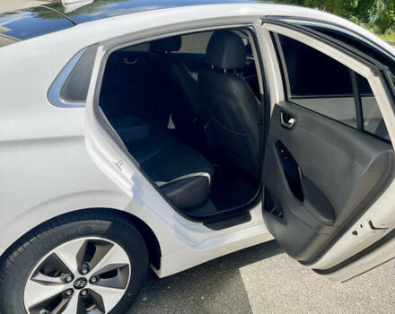 Белый Хендай Ioniq, объемом двигателя 0 л и пробегом 87 тыс. км за 17000 $, фото 20 на Automoto.ua