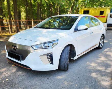 Білий Хендай Ioniq, об'ємом двигуна 0 л та пробігом 232 тис. км за 10999 $, фото 1 на Automoto.ua