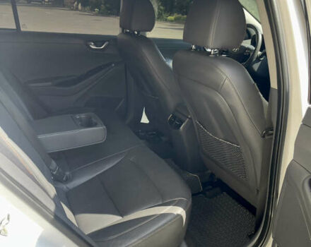 Белый Хендай Ioniq, объемом двигателя 0 л и пробегом 87 тыс. км за 17000 $, фото 22 на Automoto.ua