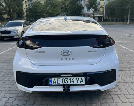 Білий Хендай Ioniq, об'ємом двигуна 0 л та пробігом 133 тис. км за 13900 $, фото 5 на Automoto.ua