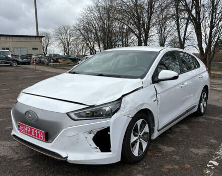Белый Хендай Ioniq, объемом двигателя 0 л и пробегом 70 тыс. км за 10300 $, фото 2 на Automoto.ua