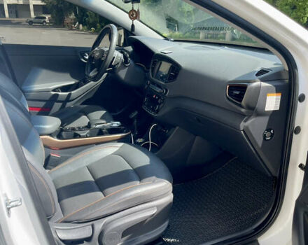 Белый Хендай Ioniq, объемом двигателя 0 л и пробегом 87 тыс. км за 17000 $, фото 26 на Automoto.ua