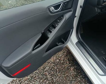 Белый Хендай Ioniq, объемом двигателя 0 л и пробегом 230 тыс. км за 10097 $, фото 10 на Automoto.ua