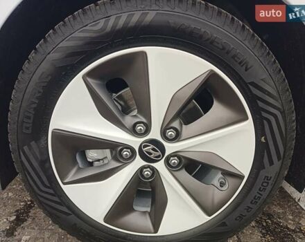 Белый Хендай Ioniq, объемом двигателя 0 л и пробегом 118 тыс. км за 11850 $, фото 13 на Automoto.ua