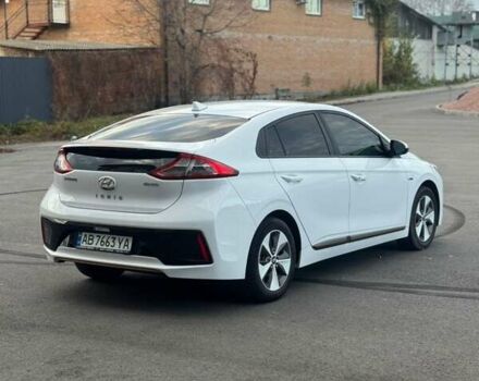 Белый Хендай Ioniq, объемом двигателя 0 л и пробегом 95 тыс. км за 12500 $, фото 8 на Automoto.ua
