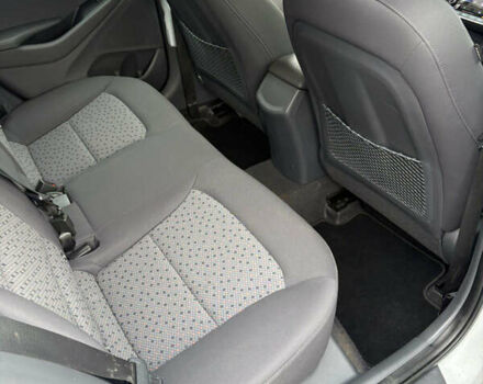 Белый Хендай Ioniq, объемом двигателя 0 л и пробегом 70 тыс. км за 10300 $, фото 22 на Automoto.ua