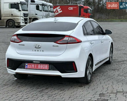 Белый Хендай Ioniq, объемом двигателя 0 л и пробегом 155 тыс. км за 11450 $, фото 3 на Automoto.ua