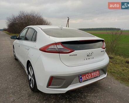 Белый Хендай Ioniq, объемом двигателя 0 л и пробегом 102 тыс. км за 12650 $, фото 6 на Automoto.ua
