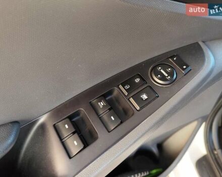 Білий Хендай Ioniq, об'ємом двигуна 1.58 л та пробігом 208 тис. км за 15100 $, фото 31 на Automoto.ua