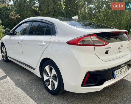 Белый Хендай Ioniq, объемом двигателя 0 л и пробегом 87 тыс. км за 17000 $, фото 3 на Automoto.ua