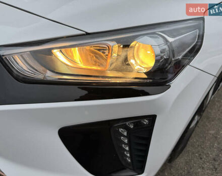 Белый Хендай Ioniq, объемом двигателя 0 л и пробегом 156 тыс. км за 11600 $, фото 12 на Automoto.ua