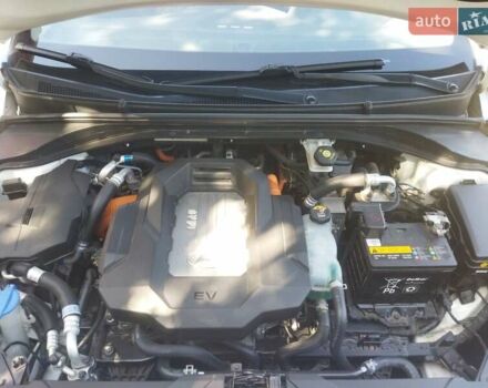 Белый Хендай Ioniq, объемом двигателя 0 л и пробегом 140 тыс. км за 13700 $, фото 11 на Automoto.ua