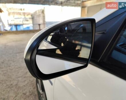 Білий Хендай Ioniq, об'ємом двигуна 1.58 л та пробігом 208 тис. км за 15100 $, фото 12 на Automoto.ua