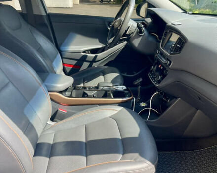 Белый Хендай Ioniq, объемом двигателя 0 л и пробегом 87 тыс. км за 17000 $, фото 27 на Automoto.ua