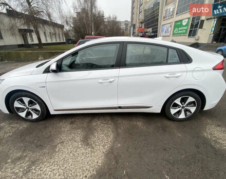 Белый Хендай Ioniq, объемом двигателя 0 л и пробегом 62 тыс. км за 15200 $, фото 7 на Automoto.ua