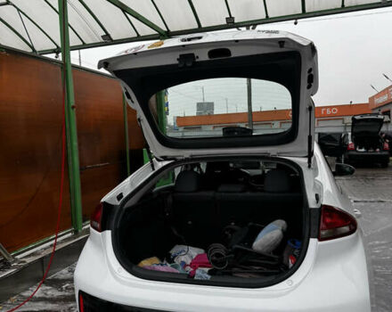 Белый Хендай Ioniq, объемом двигателя 1.6 л и пробегом 149 тыс. км за 12500 $, фото 14 на Automoto.ua