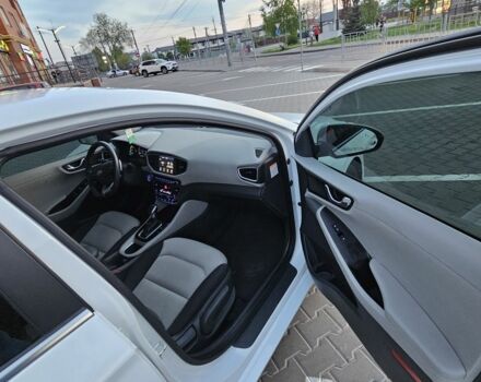 Белый Хендай Ioniq, объемом двигателя 1.6 л и пробегом 105 тыс. км за 14500 $, фото 10 на Automoto.ua