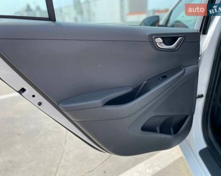 Білий Хендай Ioniq, об'ємом двигуна 0 л та пробігом 158 тис. км за 12700 $, фото 10 на Automoto.ua