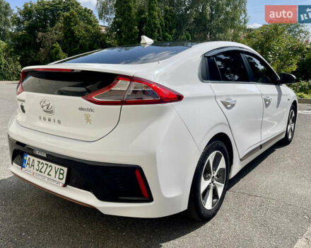 Белый Хендай Ioniq, объемом двигателя 0 л и пробегом 87 тыс. км за 17000 $, фото 5 на Automoto.ua