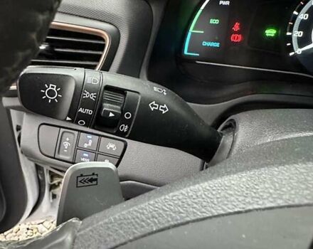 Белый Хендай Ioniq, объемом двигателя 0 л и пробегом 84 тыс. км за 12990 $, фото 23 на Automoto.ua
