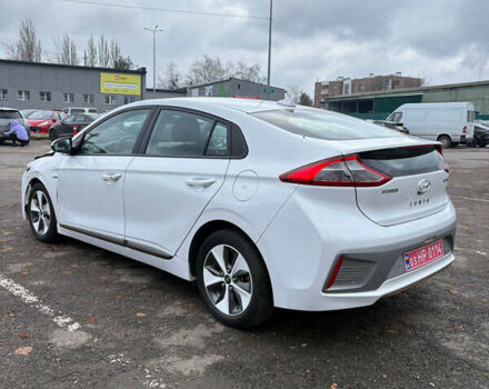 Белый Хендай Ioniq, объемом двигателя 0 л и пробегом 70 тыс. км за 10300 $, фото 5 на Automoto.ua