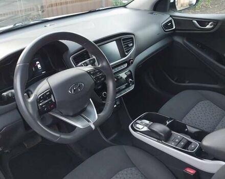 Белый Хендай Ioniq, объемом двигателя 0 л и пробегом 97 тыс. км за 13800 $, фото 6 на Automoto.ua