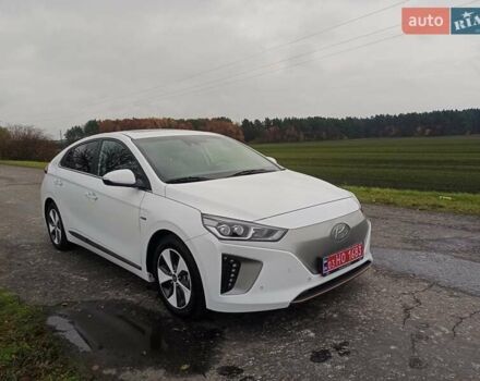 Белый Хендай Ioniq, объемом двигателя 0 л и пробегом 118 тыс. км за 11850 $, фото 10 на Automoto.ua