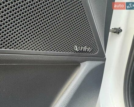 Белый Хендай Ioniq, объемом двигателя 0 л и пробегом 95 тыс. км за 12500 $, фото 7 на Automoto.ua