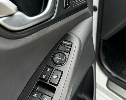 Белый Хендай Ioniq, объемом двигателя 0 л и пробегом 160 тыс. км за 11850 $, фото 28 на Automoto.ua