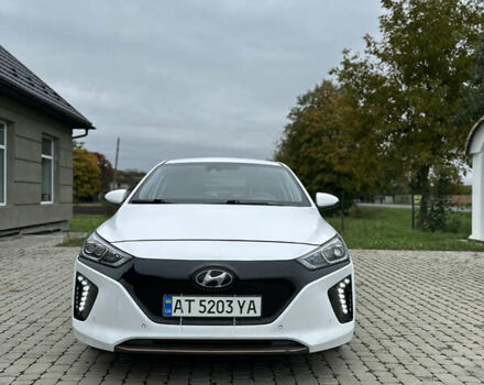 Белый Хендай Ioniq, объемом двигателя 0 л и пробегом 160 тыс. км за 11850 $, фото 3 на Automoto.ua
