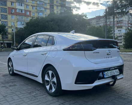 Білий Хендай Ioniq, об'ємом двигуна 0 л та пробігом 133 тис. км за 13900 $, фото 6 на Automoto.ua