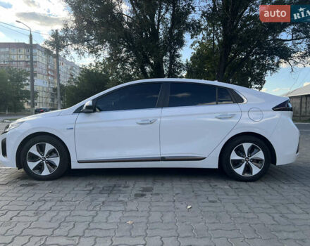 Білий Хендай Ioniq, об'ємом двигуна 0 л та пробігом 133 тис. км за 13900 $, фото 7 на Automoto.ua