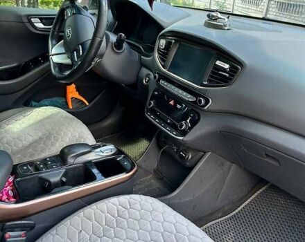 Белый Хендай Ioniq, объемом двигателя 0 л и пробегом 108 тыс. км за 13500 $, фото 2 на Automoto.ua