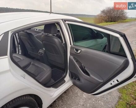 Белый Хендай Ioniq, объемом двигателя 0 л и пробегом 118 тыс. км за 11850 $, фото 25 на Automoto.ua