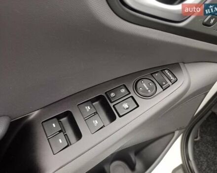 Белый Хендай Ioniq, объемом двигателя 0 л и пробегом 118 тыс. км за 11850 $, фото 18 на Automoto.ua