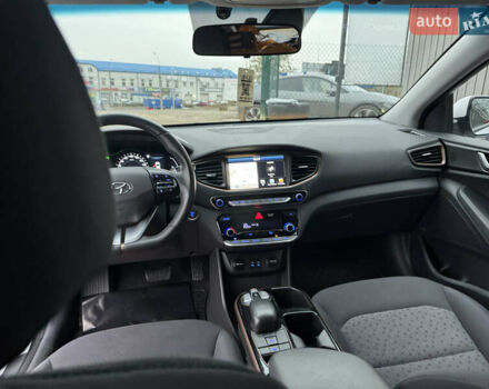 Белый Хендай Ioniq, объемом двигателя 0 л и пробегом 156 тыс. км за 11600 $, фото 13 на Automoto.ua
