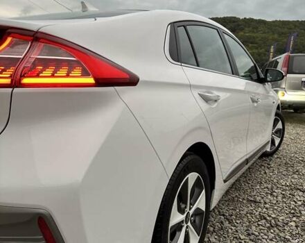 Белый Хендай Ioniq, объемом двигателя 0 л и пробегом 84 тыс. км за 12990 $, фото 9 на Automoto.ua