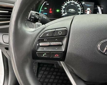 Белый Хендай Ioniq, объемом двигателя 0 л и пробегом 84 тыс. км за 12990 $, фото 20 на Automoto.ua
