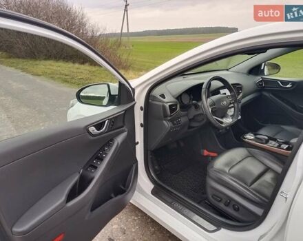 Белый Хендай Ioniq, объемом двигателя 0 л и пробегом 102 тыс. км за 12650 $, фото 12 на Automoto.ua