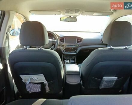 Белый Хендай Ioniq, объемом двигателя 0 л и пробегом 119 тыс. км за 12700 $, фото 19 на Automoto.ua