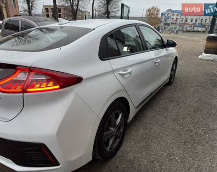 Белый Хендай Ioniq, объемом двигателя 0 л и пробегом 156 тыс. км за 11600 $, фото 7 на Automoto.ua