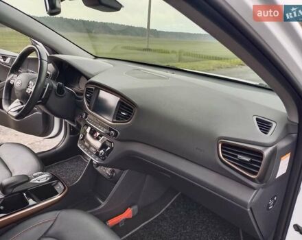 Белый Хендай Ioniq, объемом двигателя 0 л и пробегом 118 тыс. км за 11850 $, фото 29 на Automoto.ua