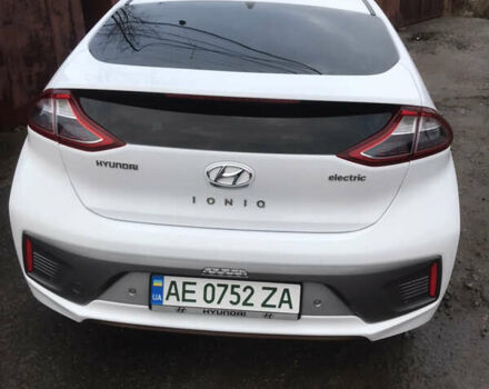 Білий Хендай Ioniq, об'ємом двигуна 0 л та пробігом 124 тис. км за 13500 $, фото 5 на Automoto.ua