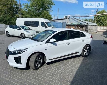 Білий Хендай Ioniq, об'ємом двигуна 0 л та пробігом 87 тис. км за 13800 $, фото 6 на Automoto.ua