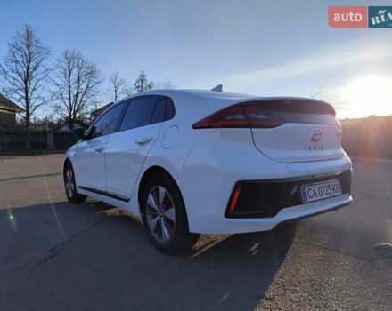 Білий Хендай Ioniq, об'ємом двигуна 1.58 л та пробігом 208 тис. км за 15100 $, фото 4 на Automoto.ua