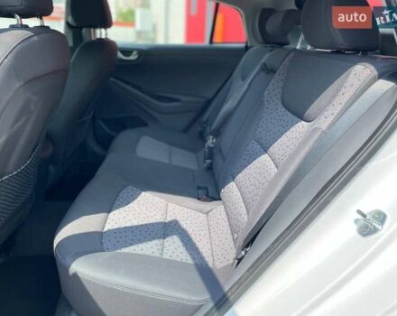 Білий Хендай Ioniq, об'ємом двигуна 0 л та пробігом 158 тис. км за 12700 $, фото 11 на Automoto.ua